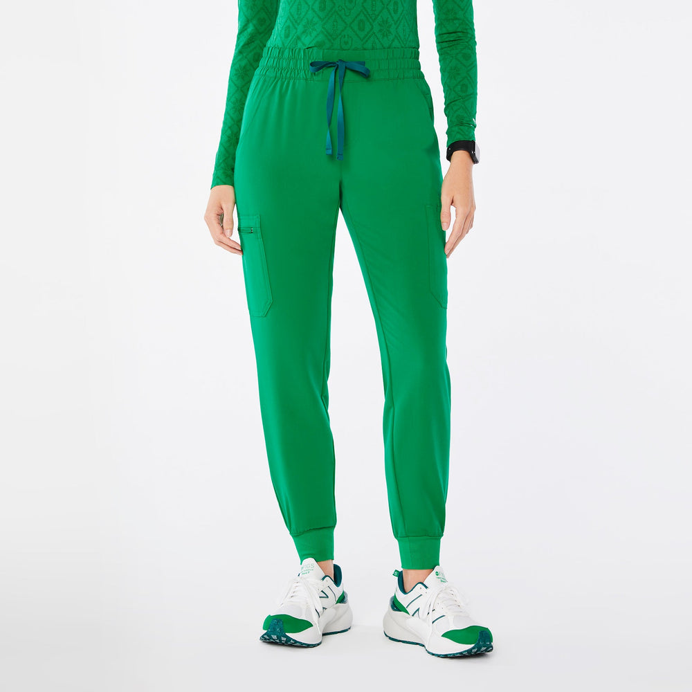 Women's Evergreen Uman Relaxed Petite Jogger Scrub Pant