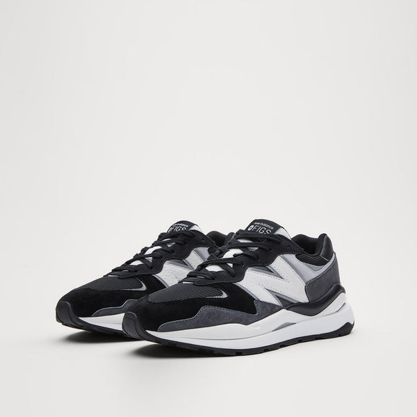 Black FIGS | New Balance 5740